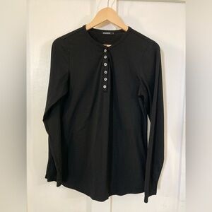 Ouges black quarter button up long sleeve popover tshirt Large capsule wardrobe